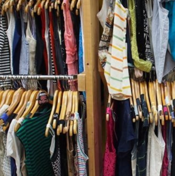 6 piece Mystery Box! Could be Clothes,Jewelry, Purses etc etc etc - Picture 2 of 2